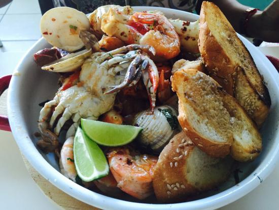 El Puerto Clam House & Grill